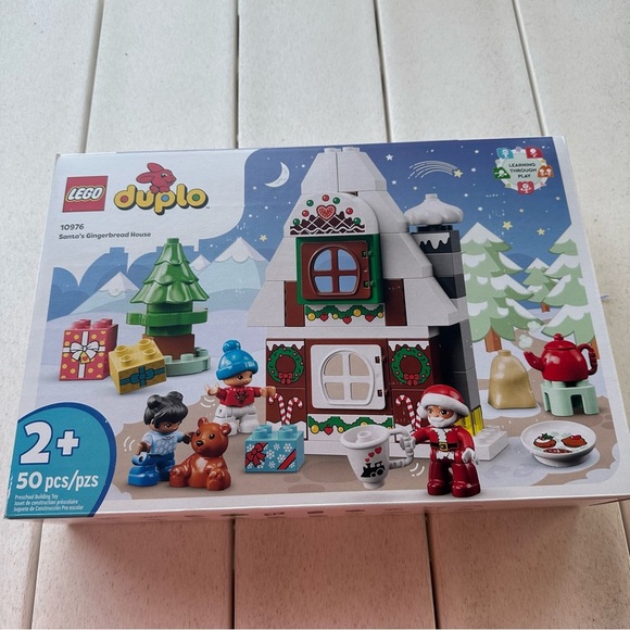 Can ship Dec 4 LEGO DUPLO Santa’s Gingerbread House 10976 – 50 pcs, Ages 2+ - Picture 3 of 10